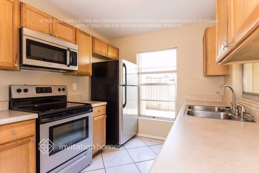 13333 Laraway Dr - Photo 3 of 14