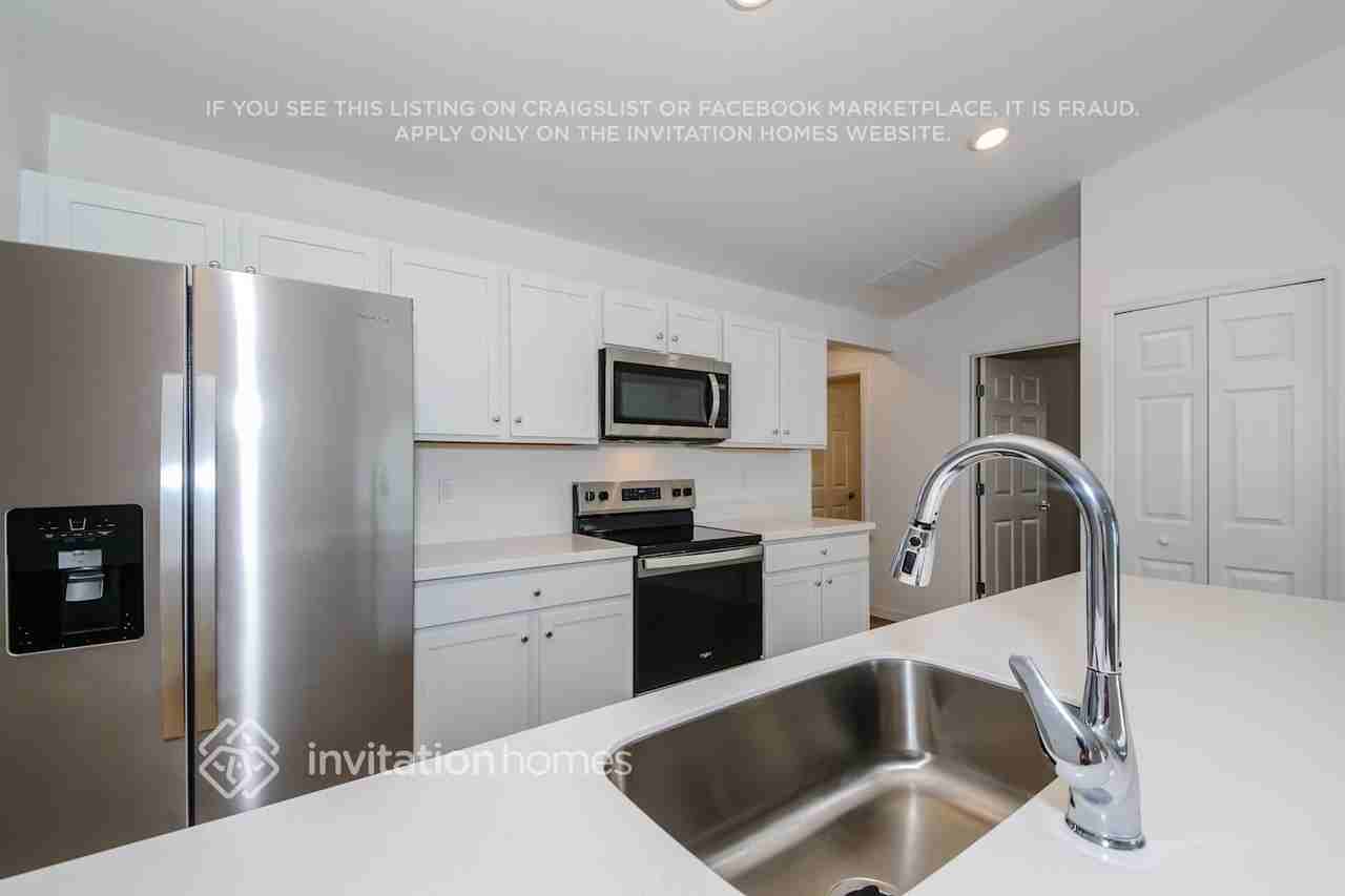 42 Round Thorn Dr - Photo 7 of 16