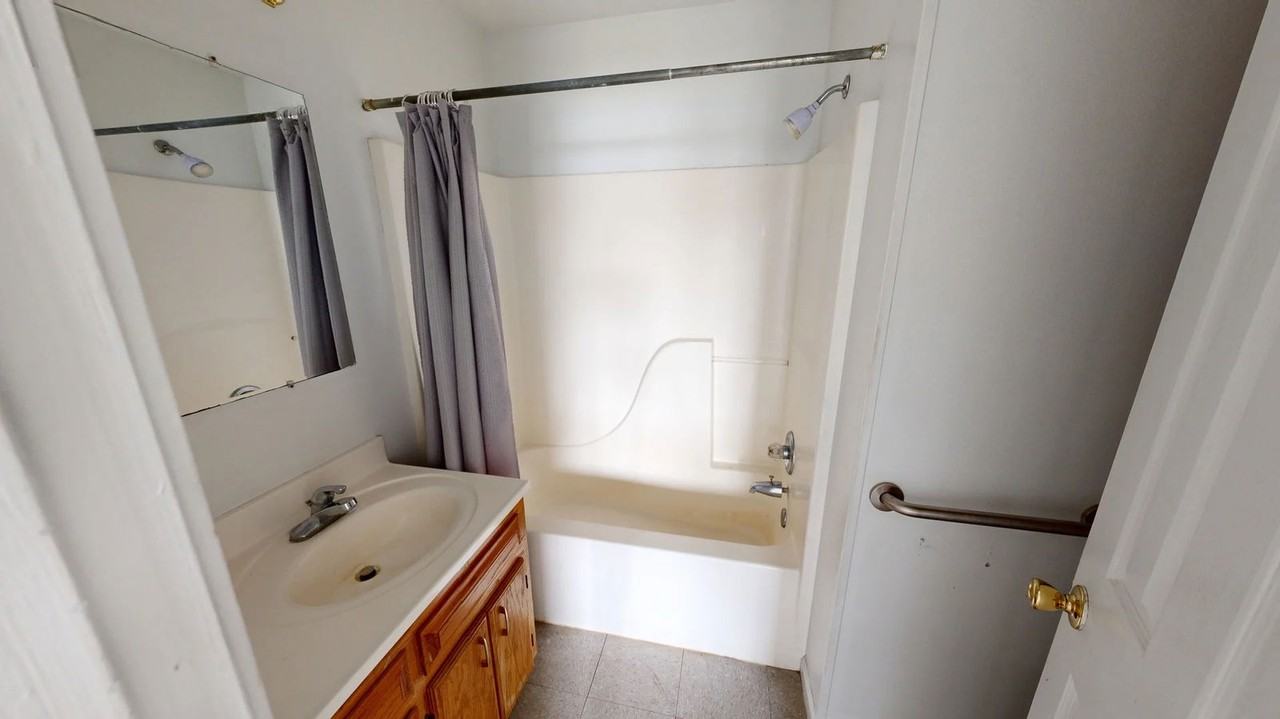 308 Coffee St - Photo 6 of 8