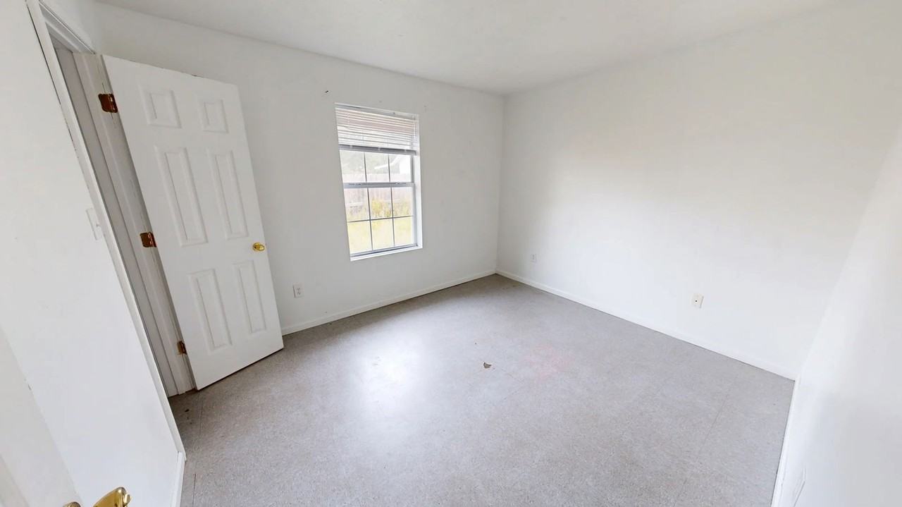 308 Coffee St - Photo 7 of 8