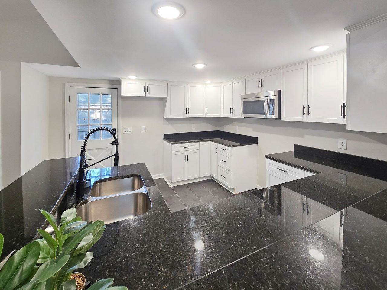 674 Harvest Rd - Photo 4 of 24