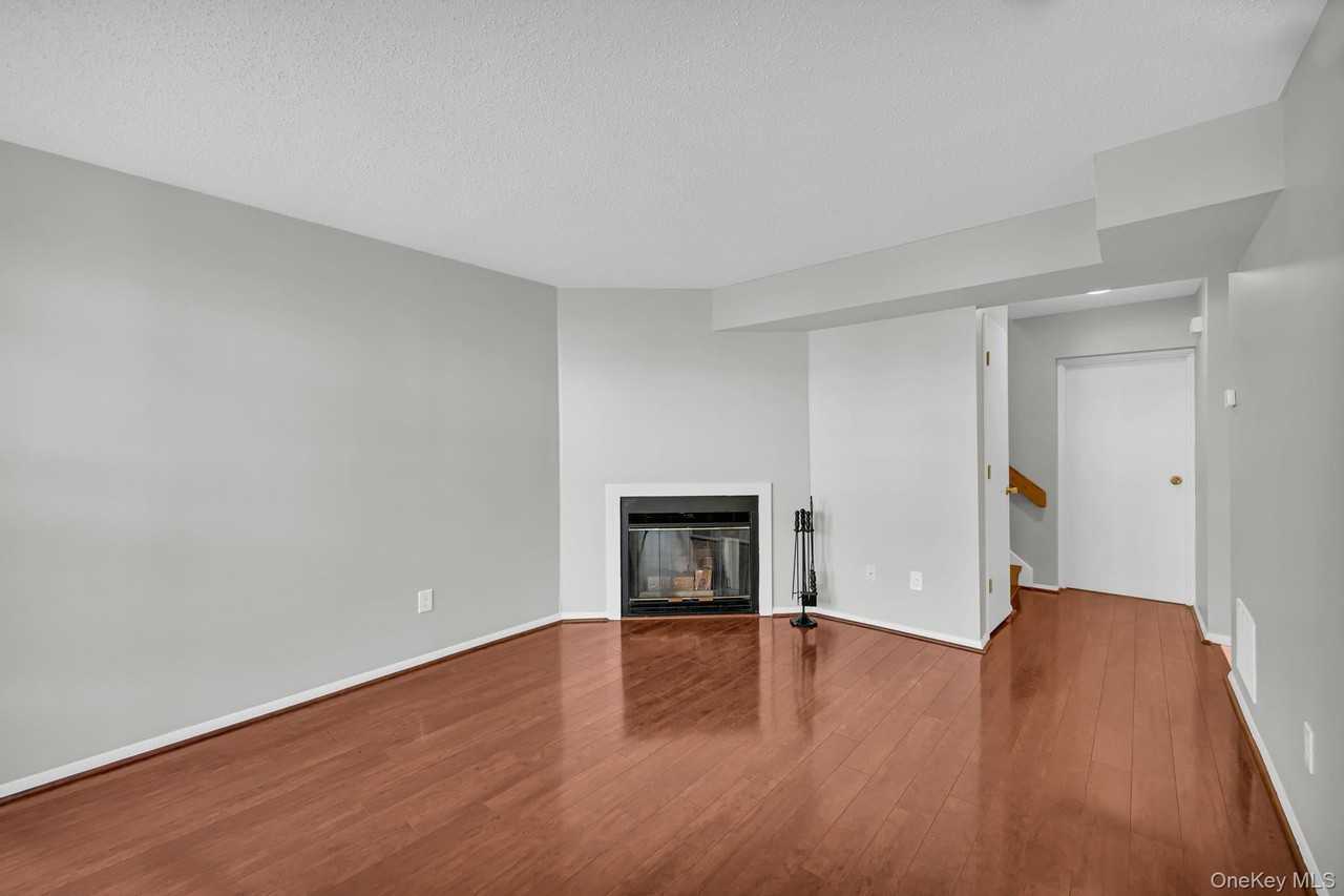 4706 Whispering Hills Drive - Photo 5 of 48