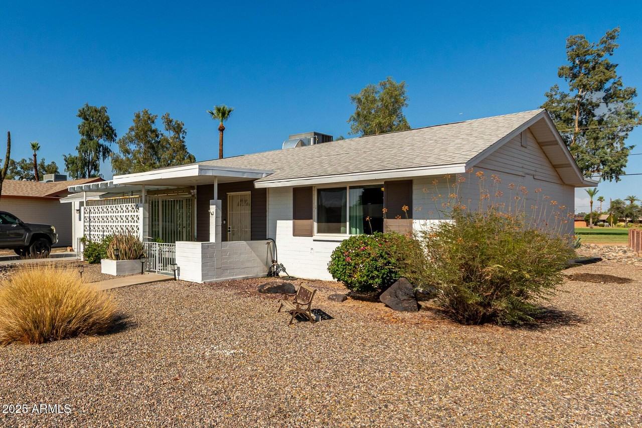 10824 W Crosby Dr - Photo 2 of 38