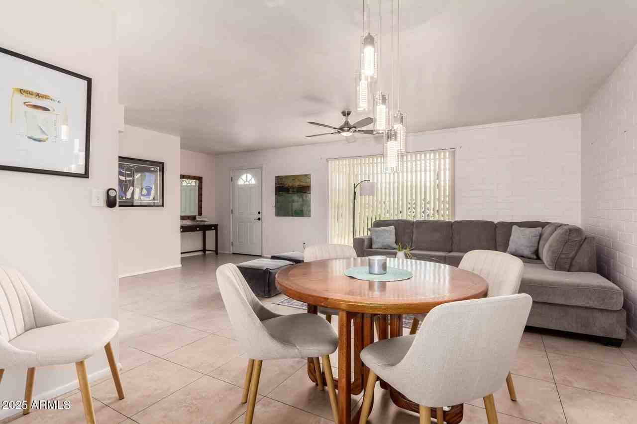 10824 W Crosby Dr - Photo 4 of 38