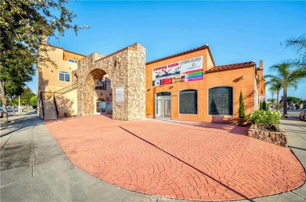 306 S 1st Ave - Photo 3 of 32