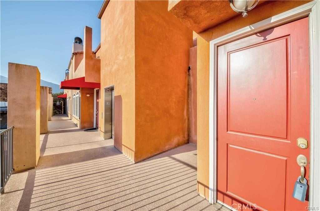 306 S 1st Ave - Photo 5 of 32