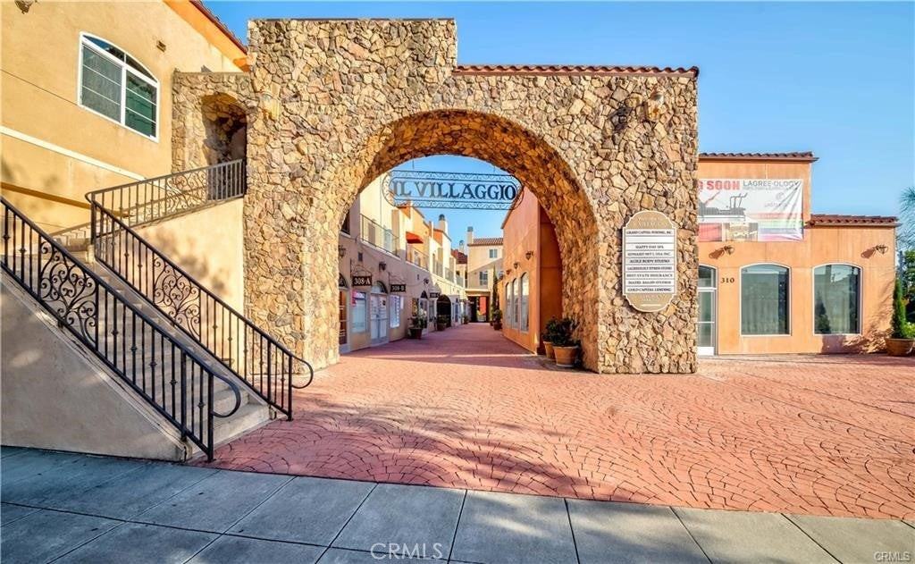 306 S 1st Ave - Photo 6 of 32