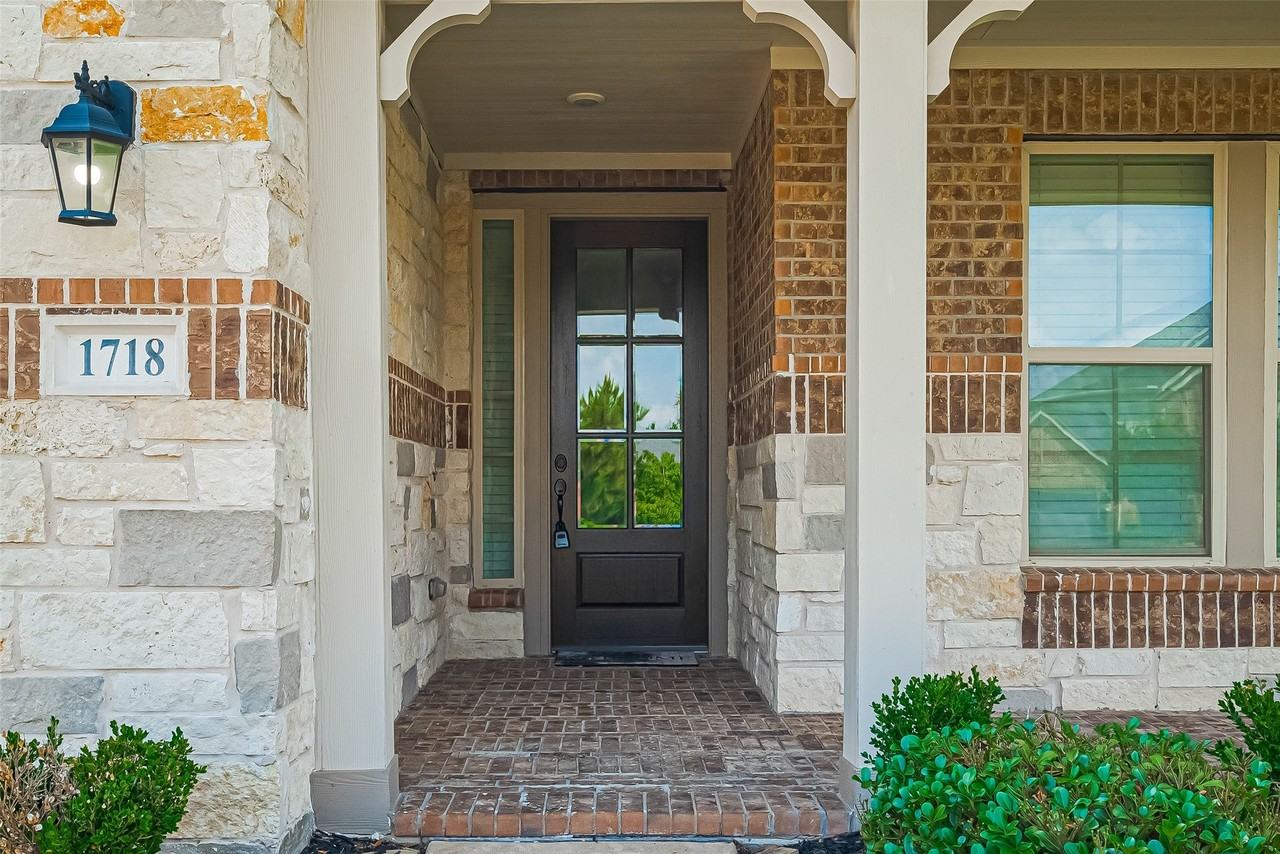 1718 Pepper Grove Ln - Photo 3 of 50