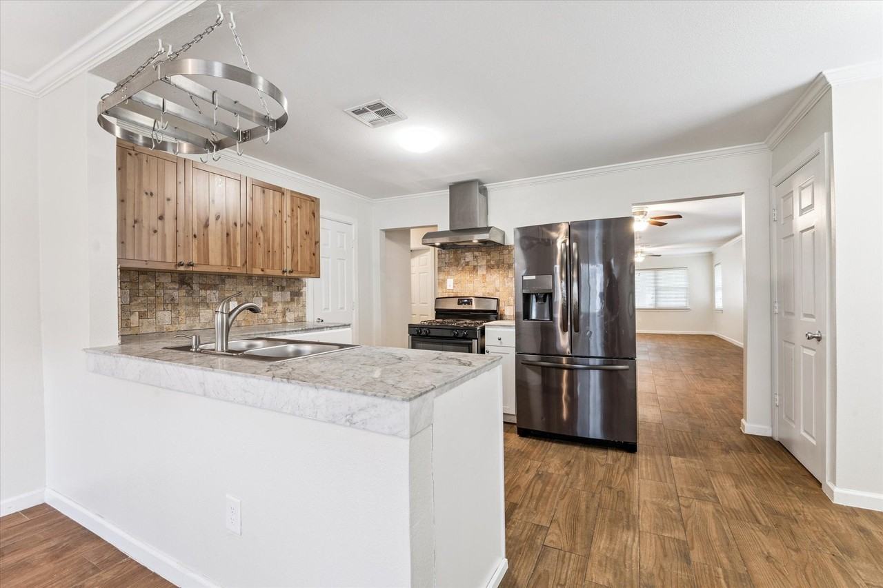 3810 Grennoch Ln - Photo 4 of 17