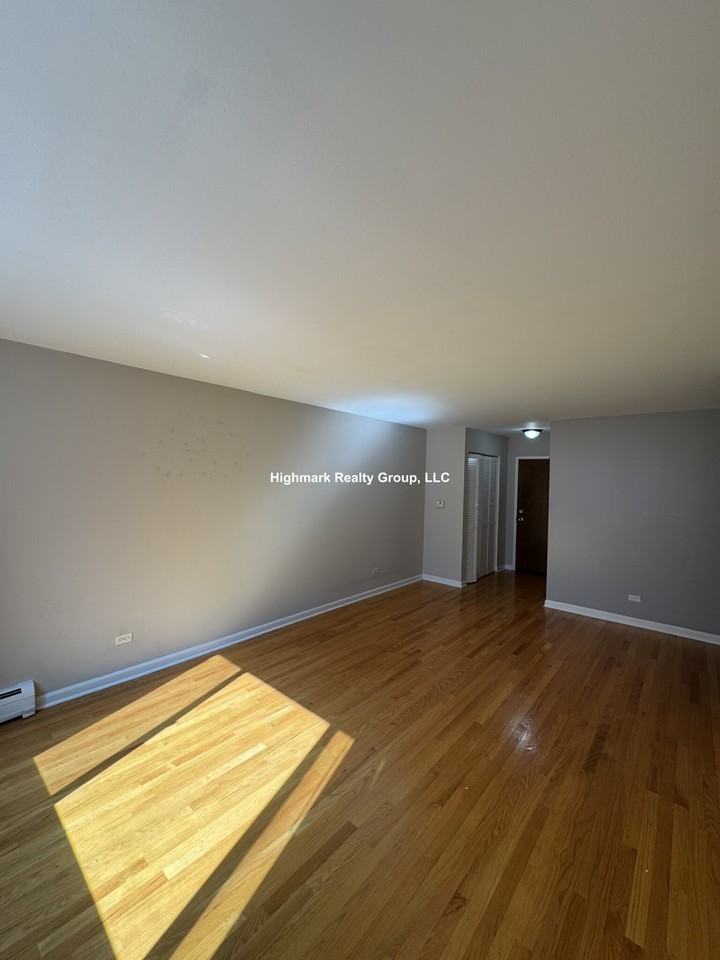 5820 N Sheridan Rd #504 - Photo 3 of 6