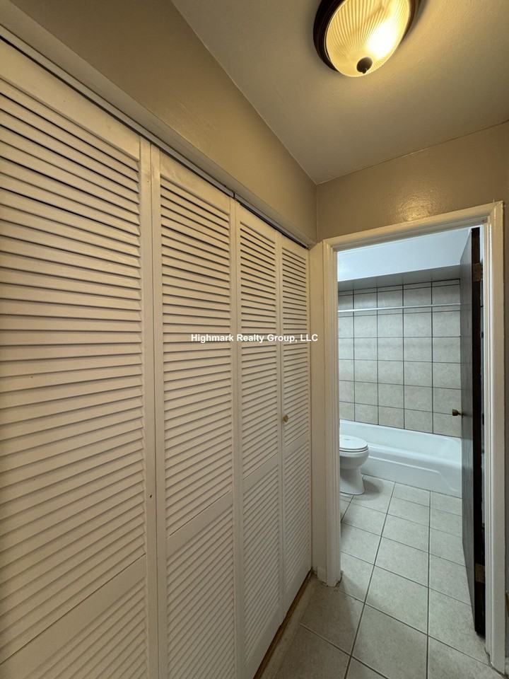 5820 N Sheridan Rd #504 - Photo 5 of 6