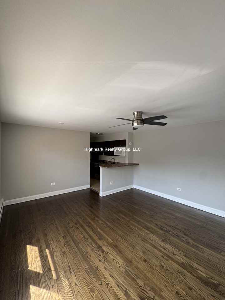 1735 W Bryn Mawr Ave #17 - Photo 2 of 8