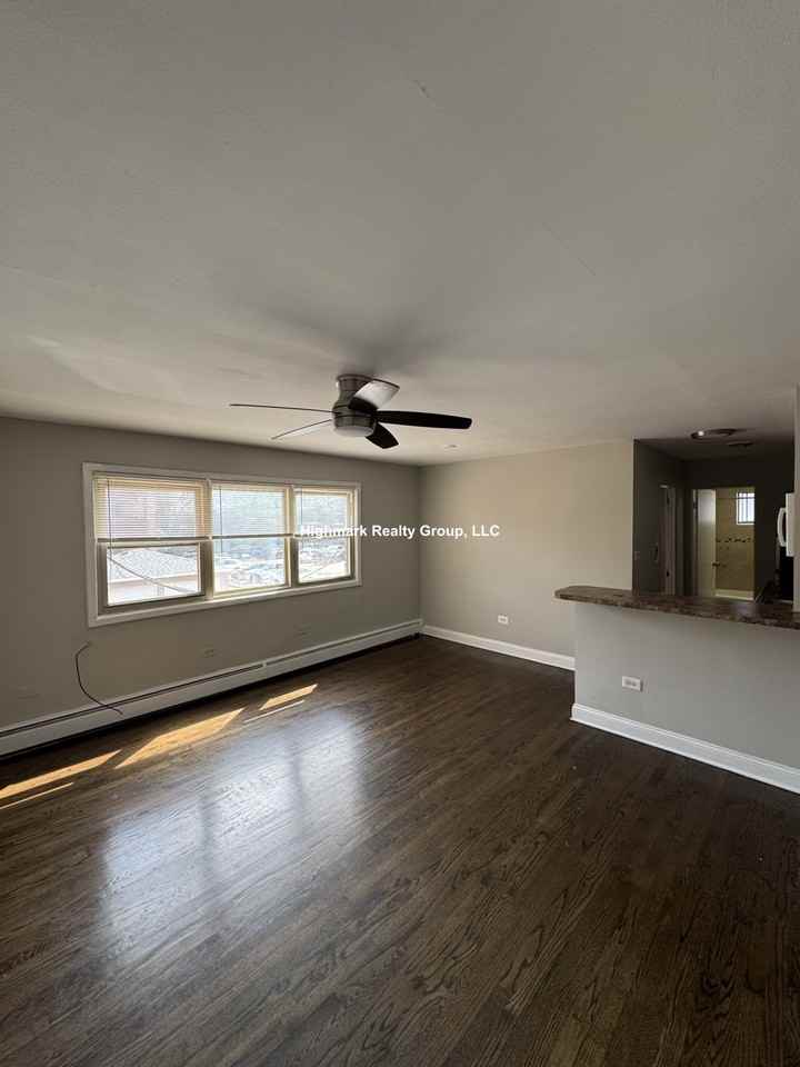 1735 W Bryn Mawr Ave #17 - Photo 3 of 8