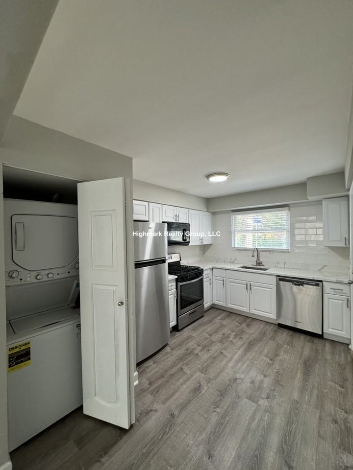 1327 W Sherwin Ave #GOA - Photo 2 of 13