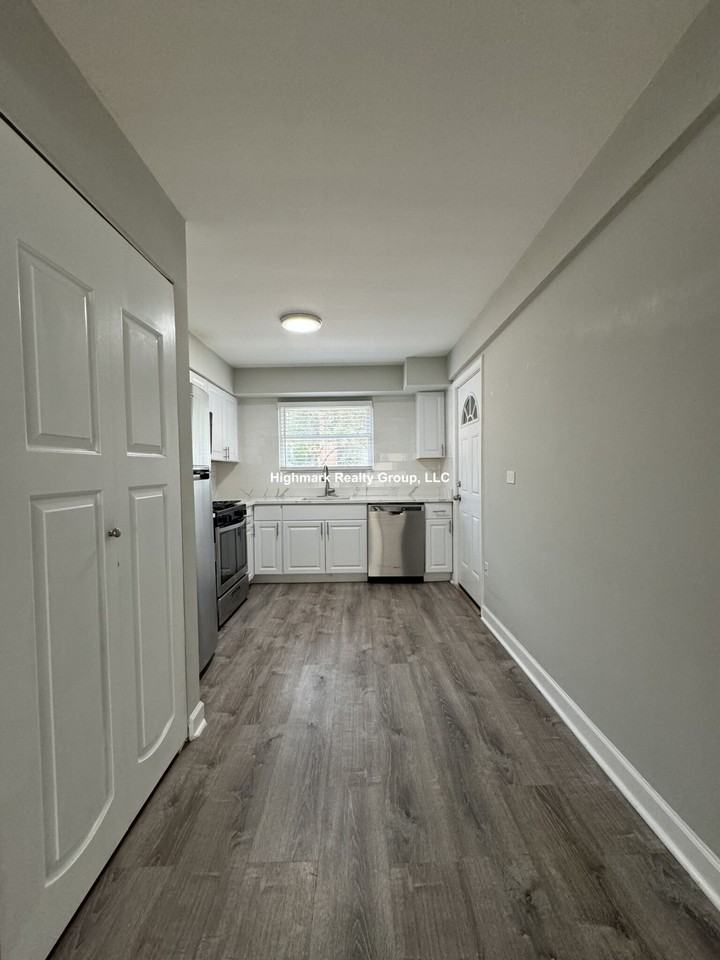 1327 W Sherwin Ave #GOA - Photo 4 of 13