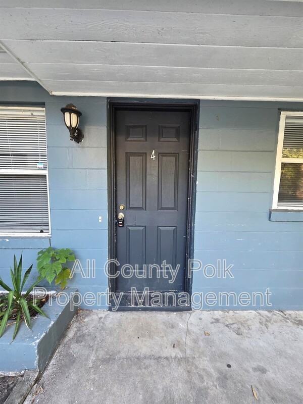936 E Lime St #4