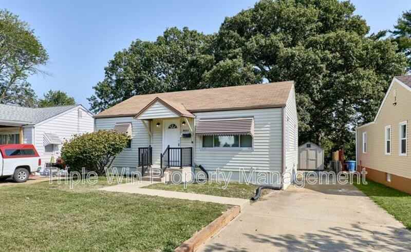 9823 Meadow View Dr - Photo 3 of 50