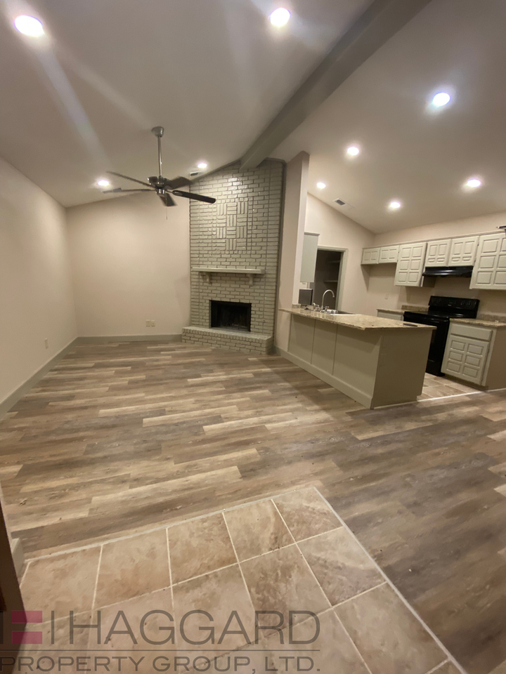 8919 Thompson Cir - Photo 2 of 23