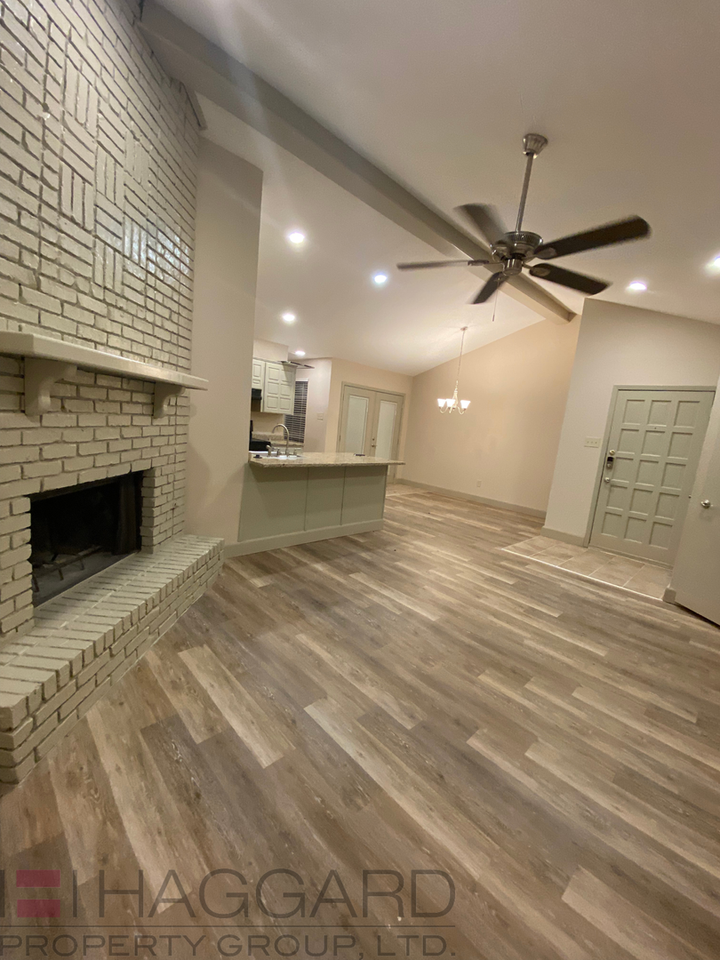 8919 Thompson Cir - Photo 3 of 23