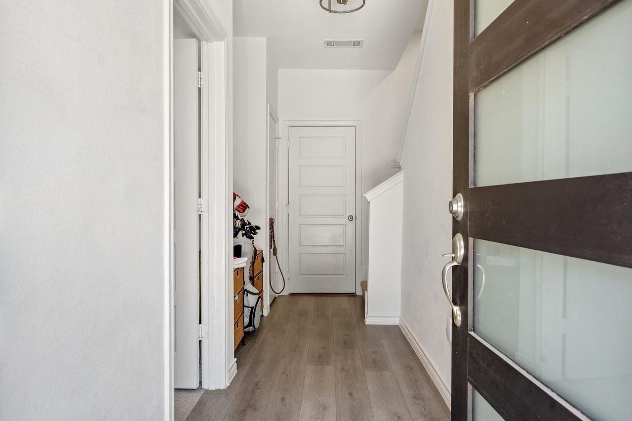 2830 Addison Park Ln - Photo 4 of 33