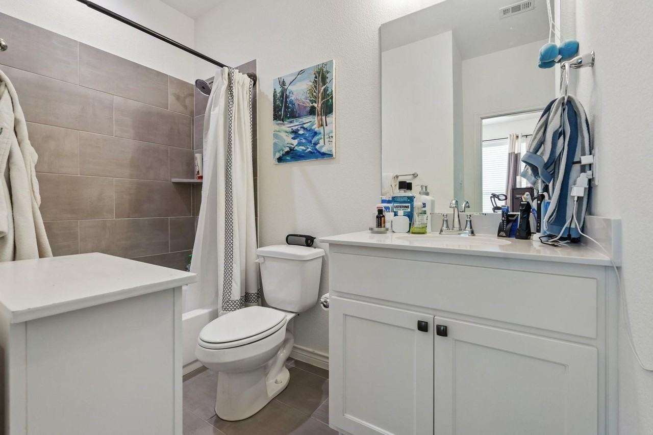 2830 Addison Park Ln - Photo 6 of 33