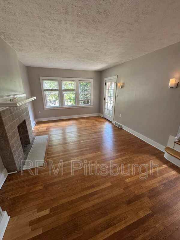 105 N Meadowcroft Ave - Photo 3 of 19