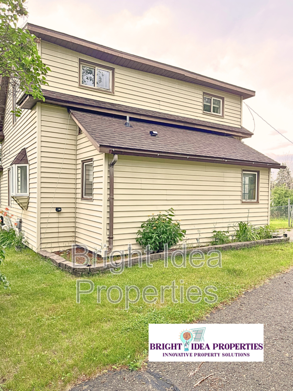 711 Elm Ave W - Photo 2 of 19