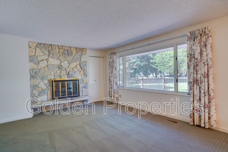 1823 E Wilbur Ave - Photo 3 of 35