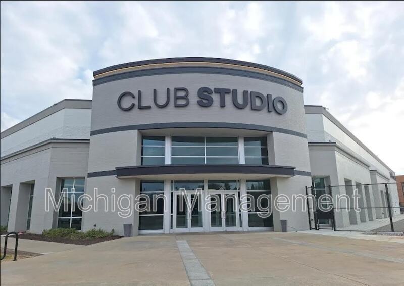 2725 E Maple Rd - Photo 5 of 30