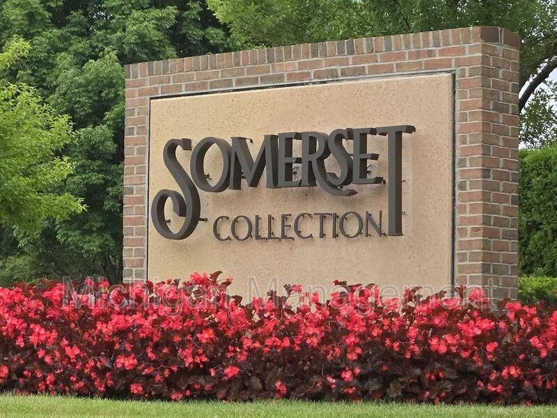 2725 E Maple Rd - Photo 6 of 30