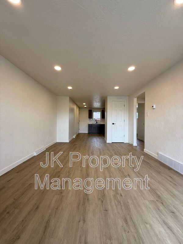 2006 6th Street Northeast - Photo 4 of 20