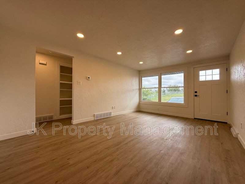 2006 6th Street Northeast - Photo 5 of 20