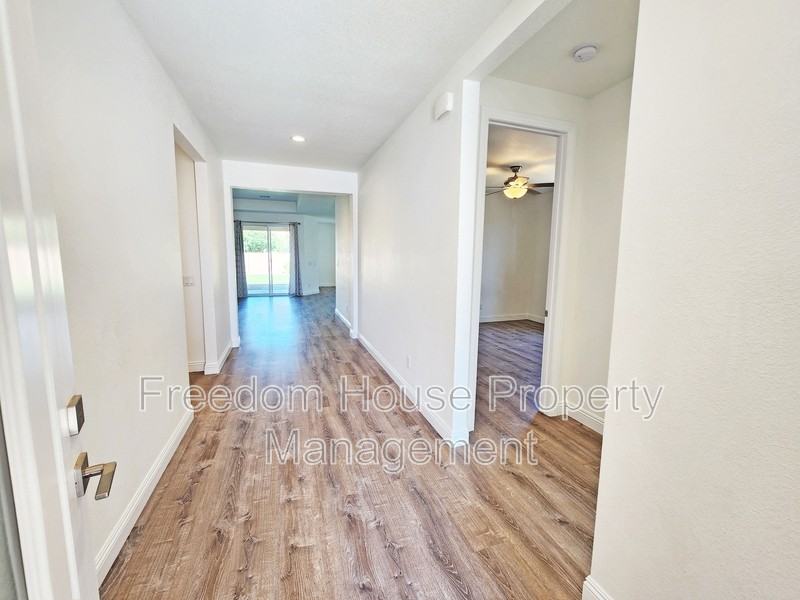 6660 Stubblefield Dr - Photo 3 of 35