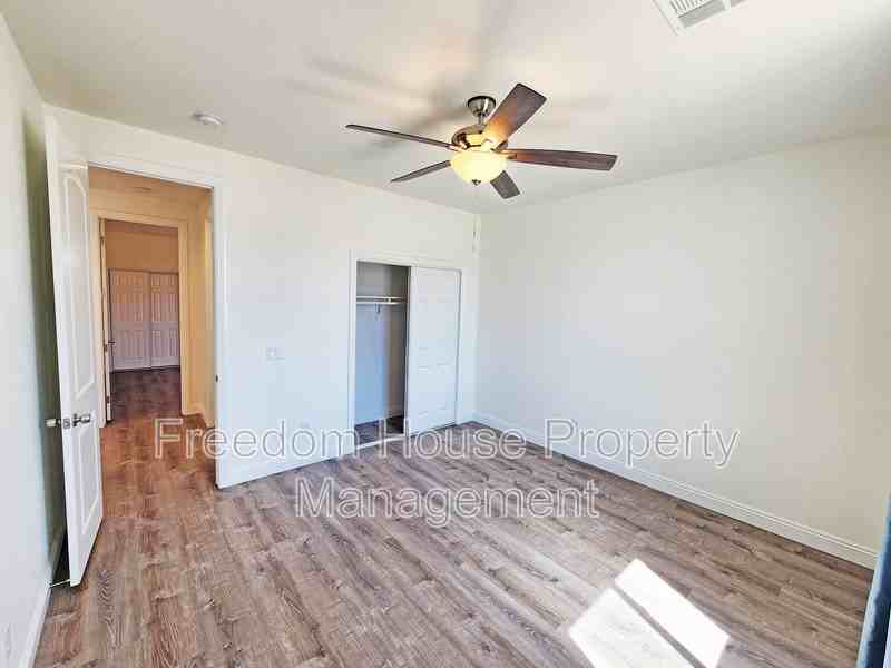 6660 Stubblefield Dr - Photo 5 of 35