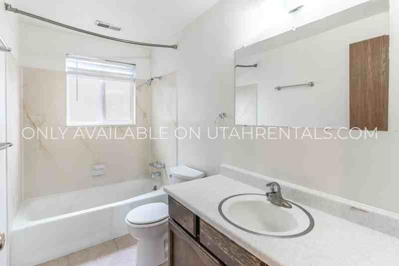 1036 S Virginia Cir - Photo 2 of 14