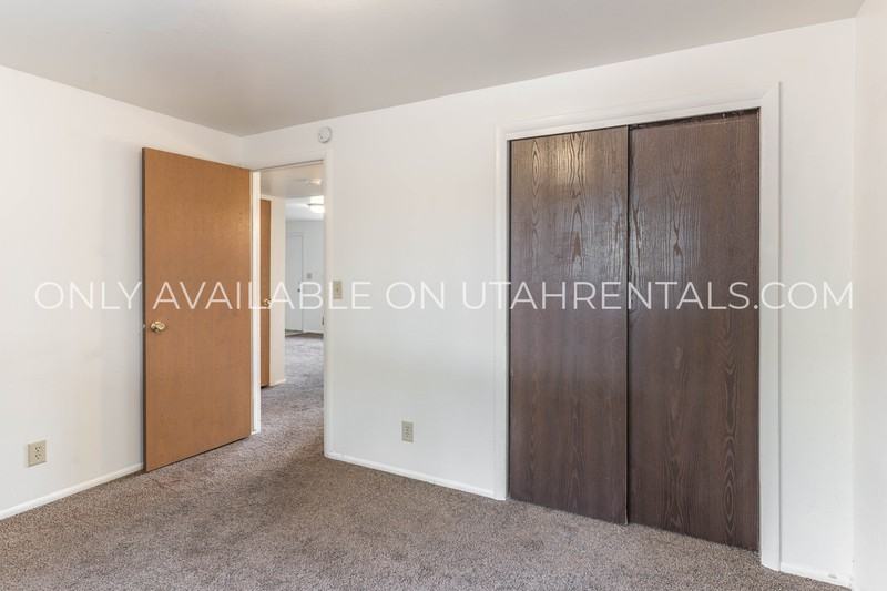 1036 S Virginia Cir - Photo 3 of 14