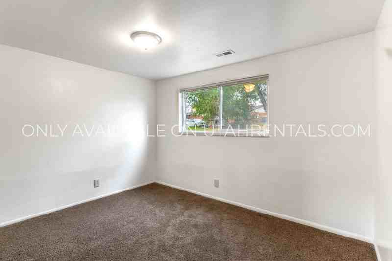 1036 S Virginia Cir - Photo 4 of 14