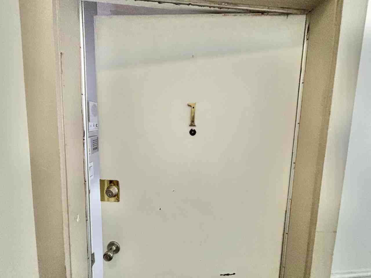 119 E Oak St - Photo 3 of 11