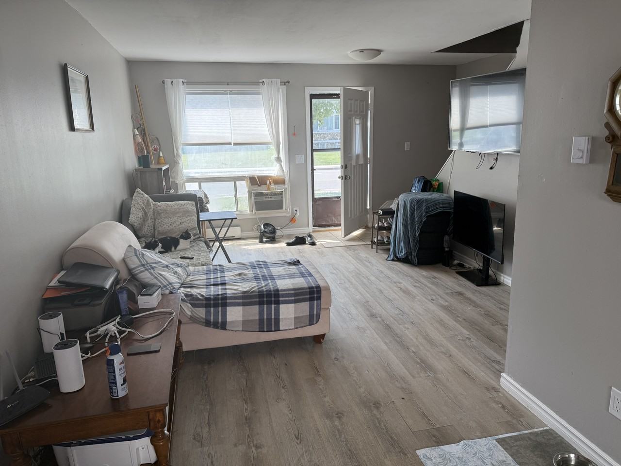 236 Queen St - Photo 3 of 11