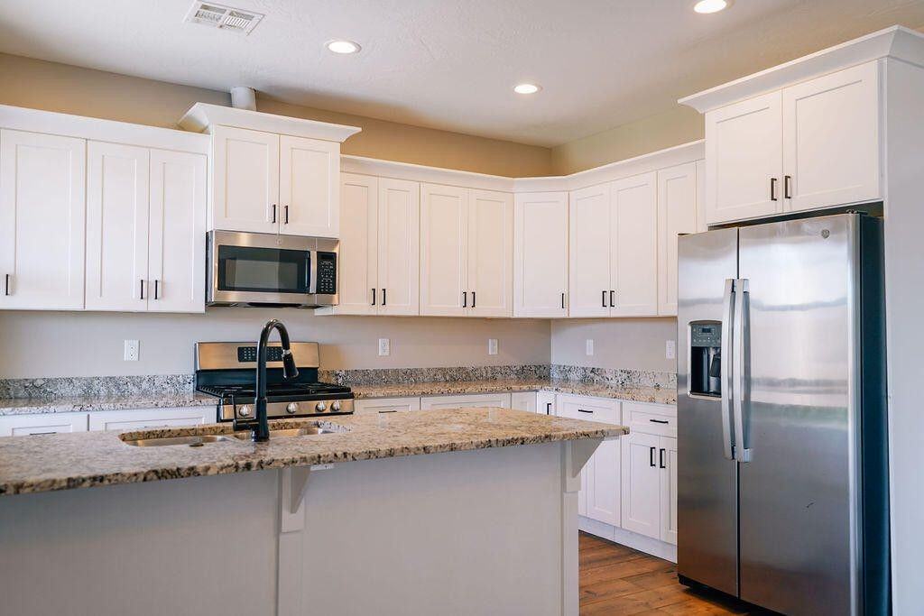 579 N Staci Dr - Photo 5 of 11