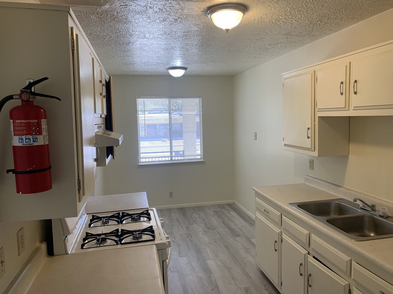 1431 Girard Blvd Ne - Photo 4 of 9