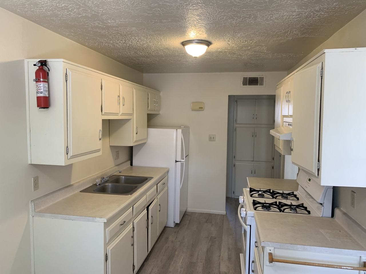 1431 Girard Blvd Ne - Photo 5 of 9