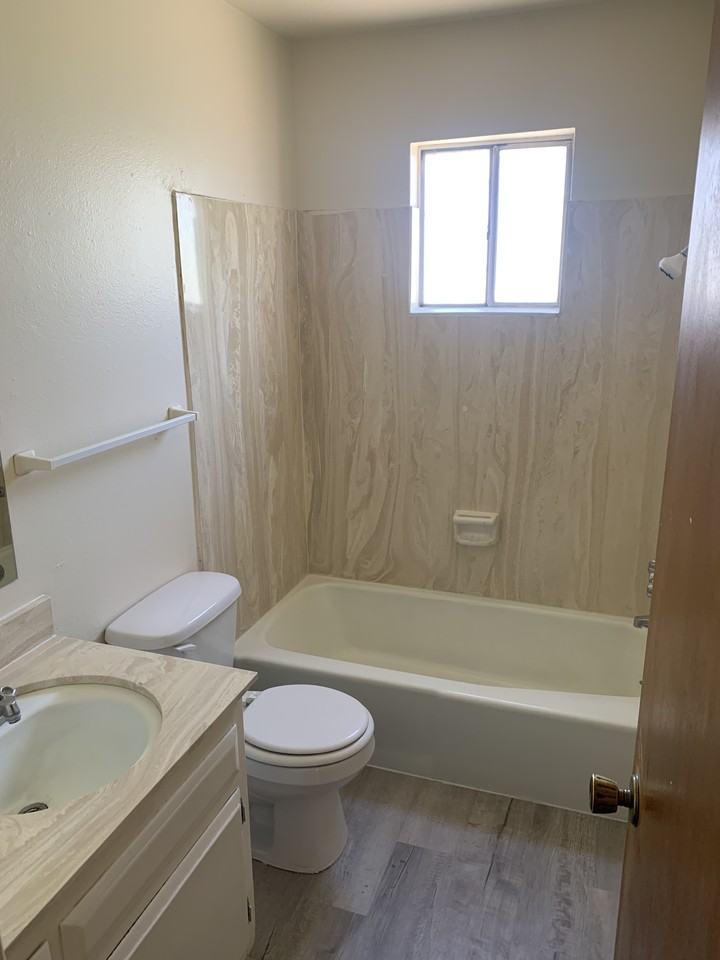 1431 Girard Blvd Ne - Photo 6 of 9
