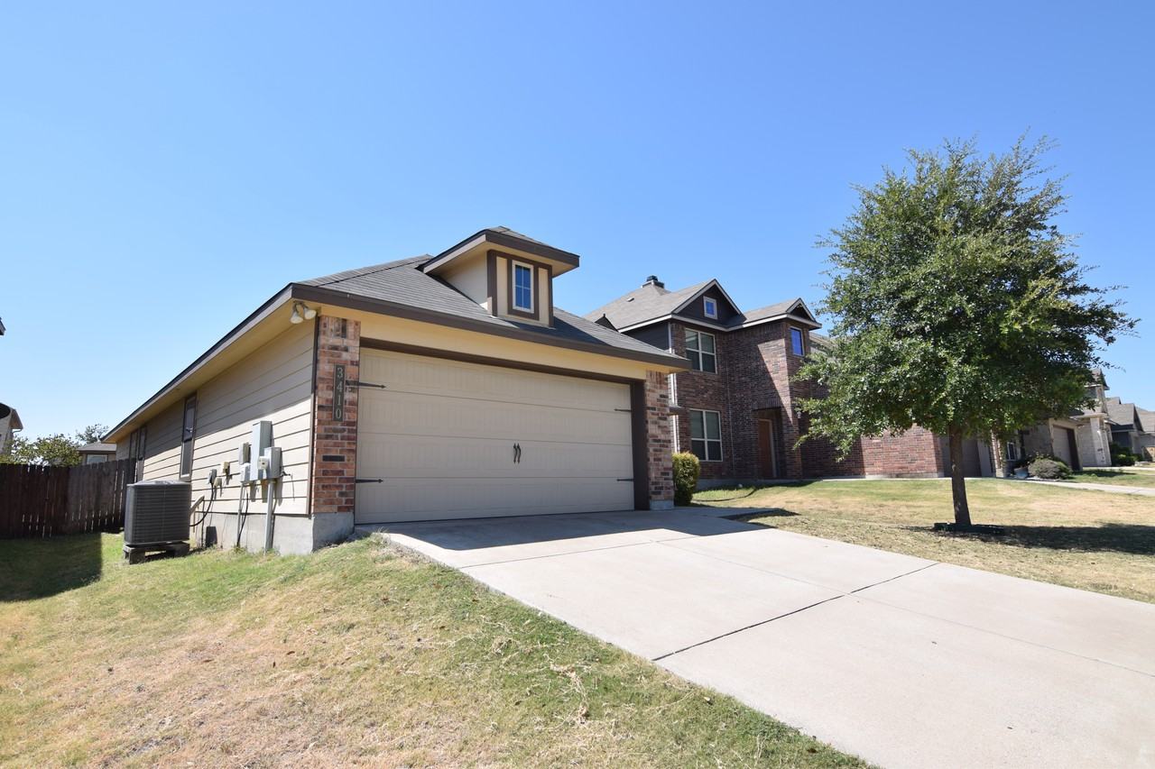 3410 Greyfriar Dr - Photo 2 of 50