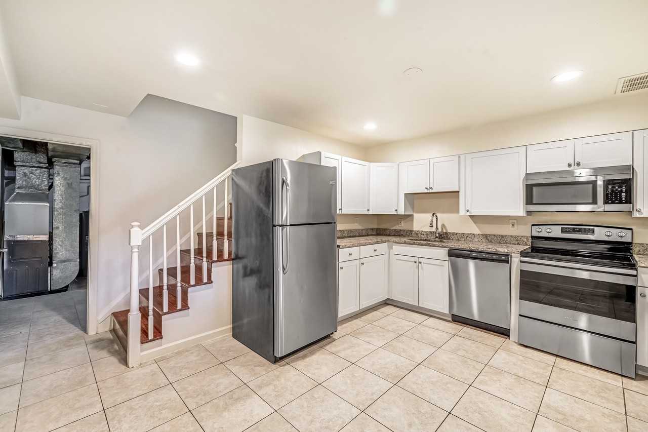 1302 Hillsway Ct - Photo 2 of 21