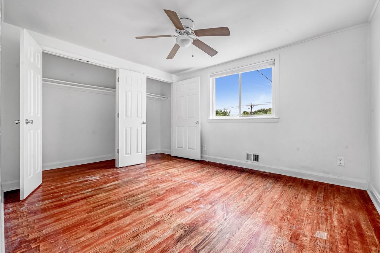 1302 Hillsway Ct - Photo 7 of 21