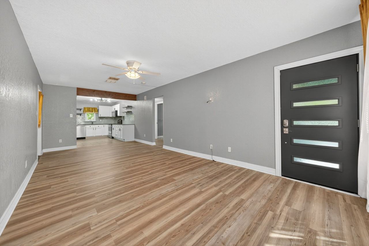 139 Timberlane Dr - Photo 3 of 24