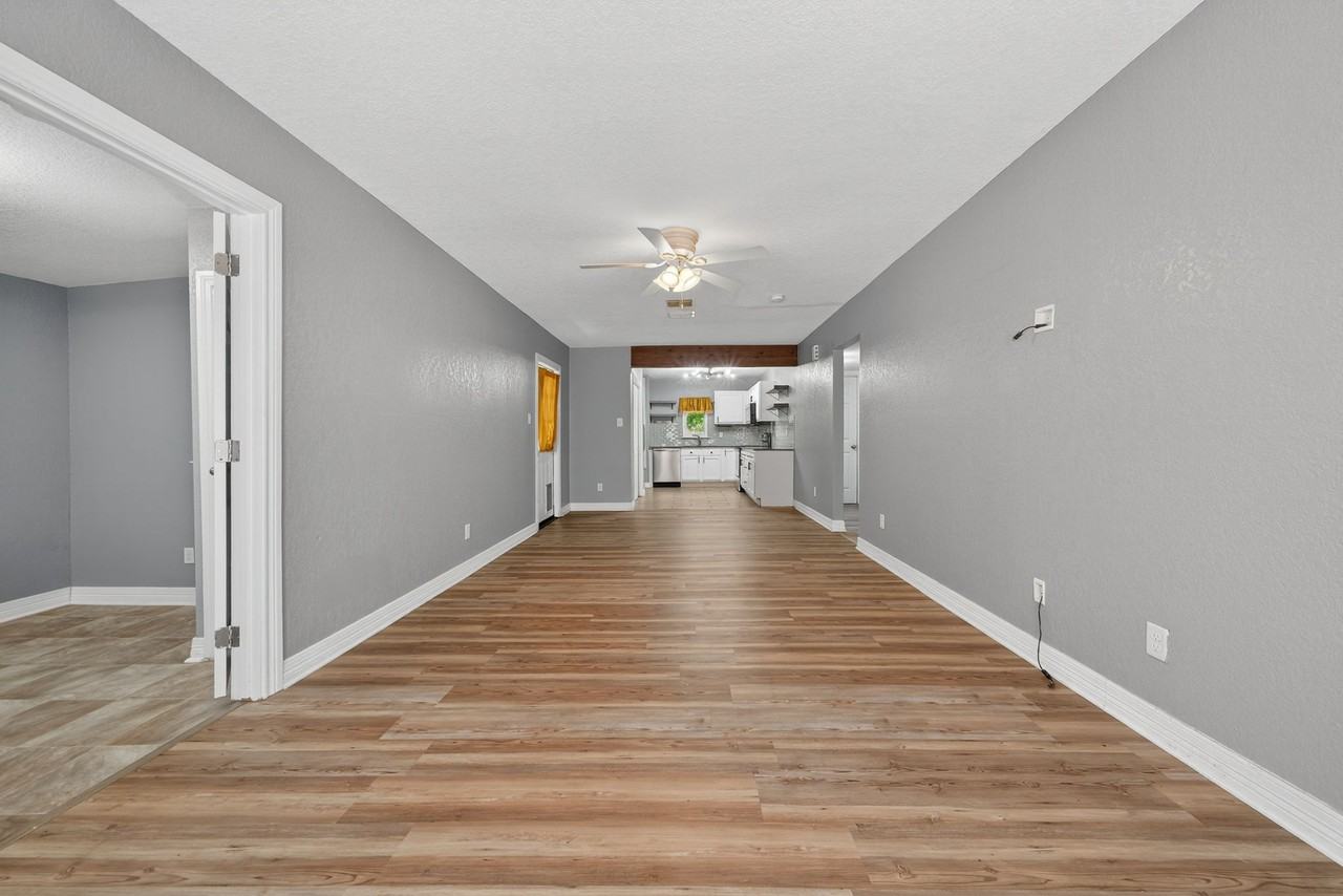 139 Timberlane Dr - Photo 4 of 24
