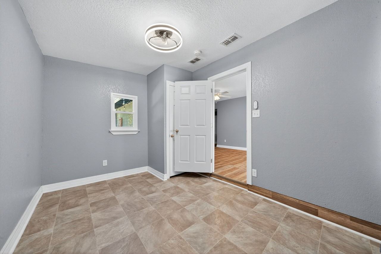 139 Timberlane Dr - Photo 7 of 24