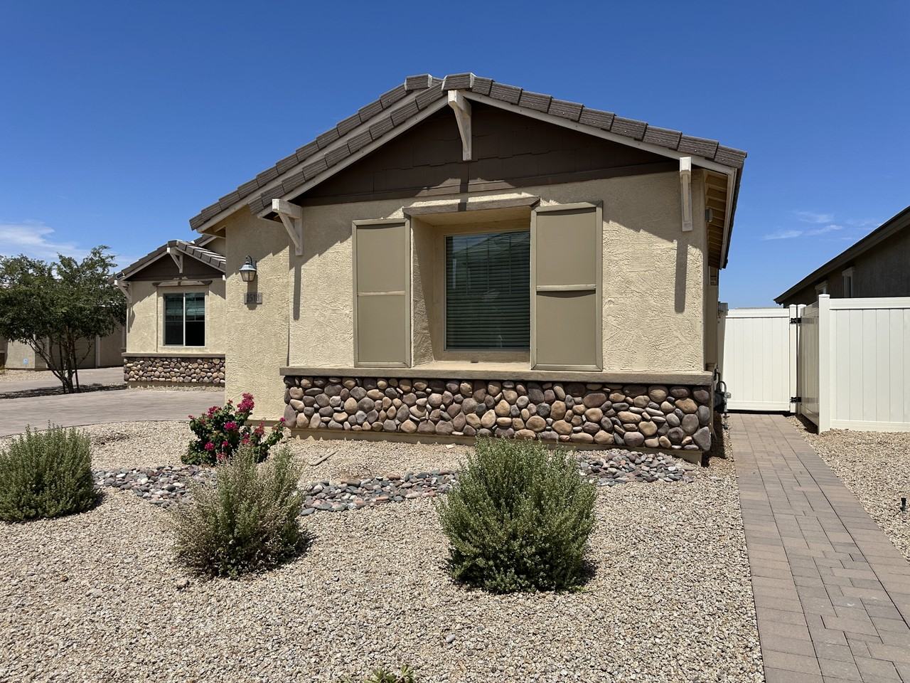 2518 E Novak Way - Photo 3 of 47